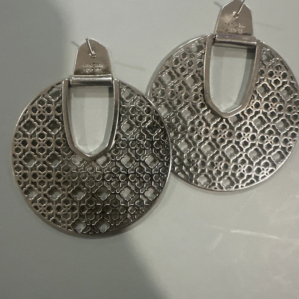 Kendra Scott‎ Diane large statement earrings Silver tone filigree round post